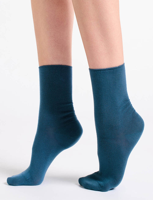 womens cotton crew sock. levante
